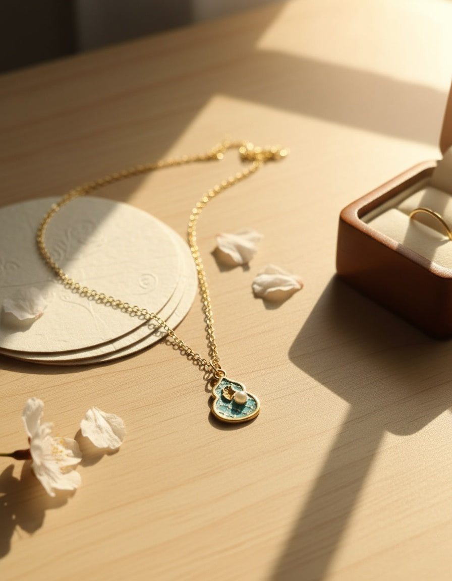 Ocean Drop Pearl Vase Necklace