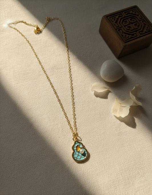 Ocean Drop Pearl Vase Necklace